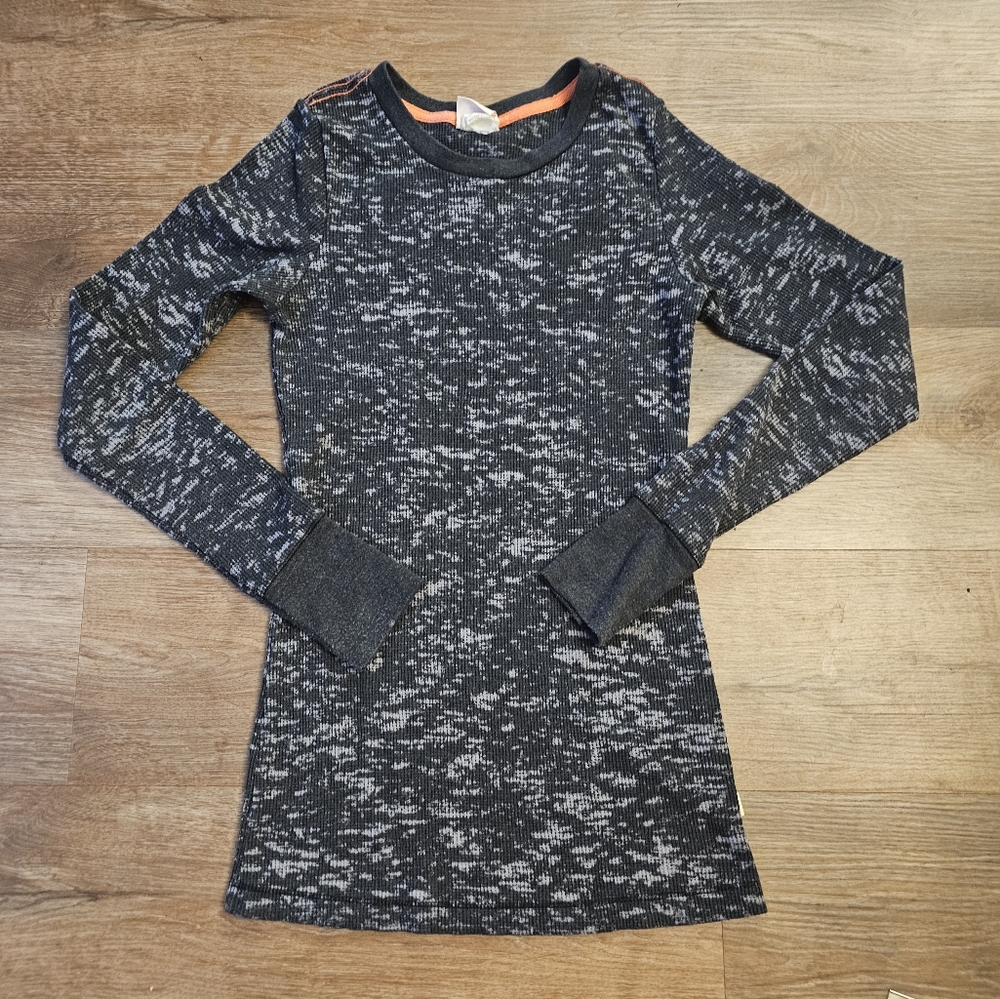 Very cool vintage Y2K Curious Gypsy Marbled grey long sleeved thermal shirt